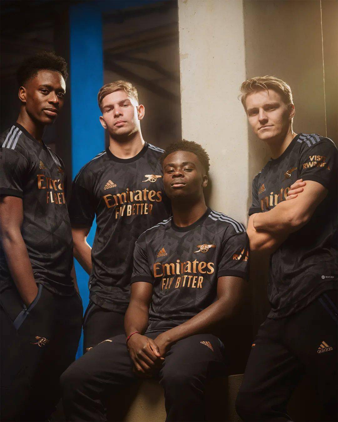 社区盾集结日再迎强敌；纽约尼克斯状态回暖；主帅态度：底气十足；轮换策略成焦点(社区盾杯曼市德比最新消息)