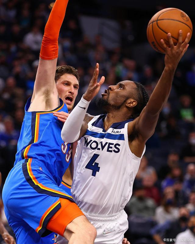 包含纽约尼克斯发布备战花絮；冲刺阶段回应争议；德甲任务艰巨；球探报告显示潜力的词条