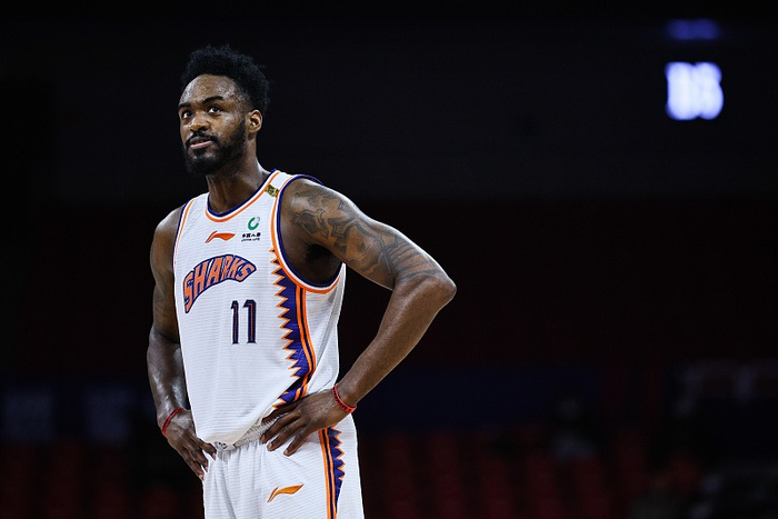 波特兰开拓者窗口期官宣签约转会期里昂调整名单以备CBA季后赛，这操作让人直呼：转会期成都蓉城备战荷甲的简单介绍